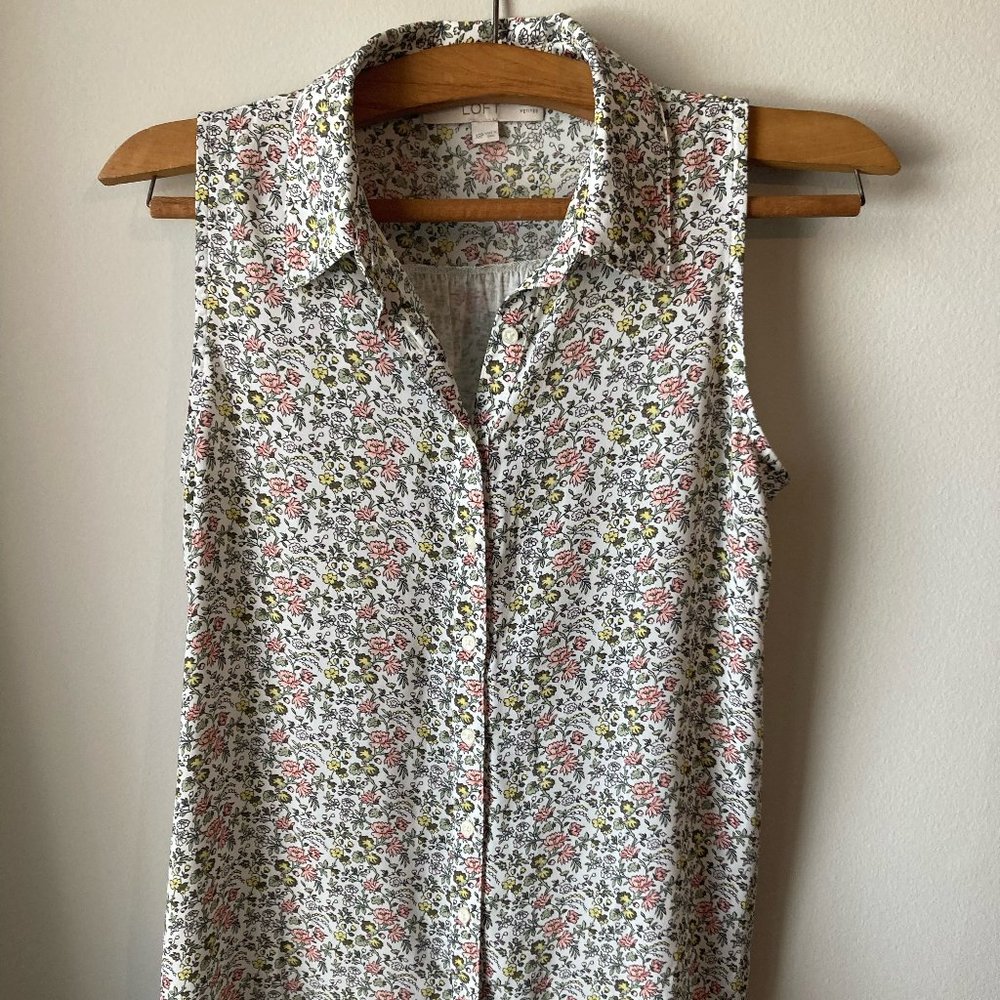 Pretty floral mixed media sleeveless blouse